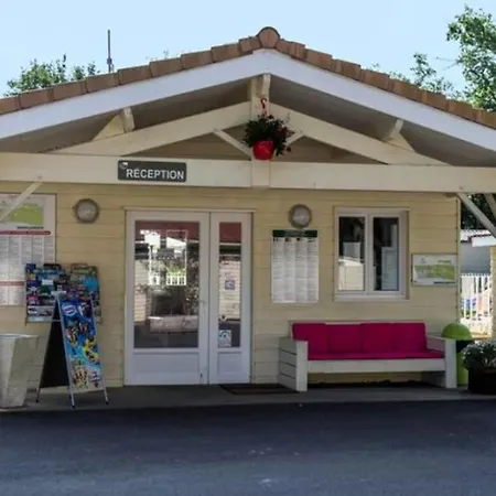 Mobil-home Confortable Avec Terrasse A - Api-1-52-230 Campingplatz *